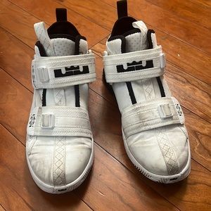 Size kids 4.5 equivalent to women’s 6.5 Nike basketball straps sneakers